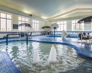 a swimming pool with water jets in the water at Comfort Inn & Suites Madison North in De Forest