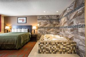 Krevet ili kreveti u jedinici u objektu Quality Inn & Suites