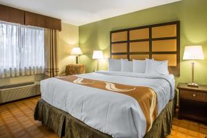 Cama o camas de una habitación en Quality Inn & Suites Marinette