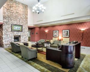 The lobby or reception area at Comfort Suites Parkersburg South