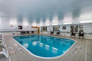 a pool in the middle of a hotel room at Comfort Inn Barboursville near Huntington Mall area in Barboursville