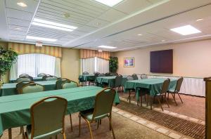 Gallery image of Quality Suites Martinsburg in Kearneysville