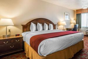 En eller flere senge i et værelse på Quality Inn Evanston near Wyoming Downs