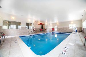 Sleep Inn & Suites Douglas内部或周边的泳池