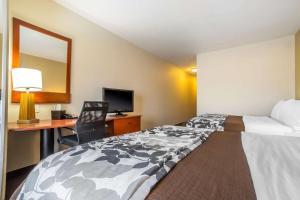 Sleep Inn & Suites Douglas客房内的一张或多张床位