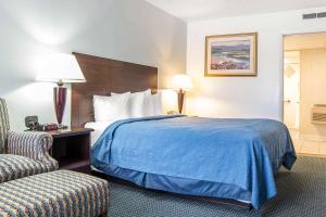 Кровать или кровати в номере Quality Inn Rock Springs