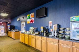 a fast food restaurant with a counter with a food counter at Quality Inn & Suites Salina in Salina