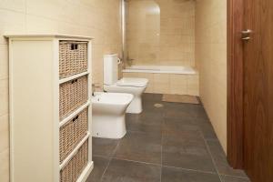 Kúpeľňa v ubytovaní Apartamento Turístico Centro Monumental -- Caceres + 7 fotografií