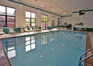 a large swimming pool in a large building at Quality Inn & Suites Somerset Downtown in Somerset