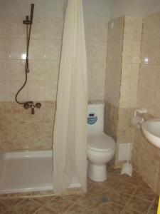 A bathroom at Hadjibulevata Guest House