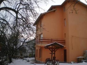 Hadjibulevata Guest House during the winter