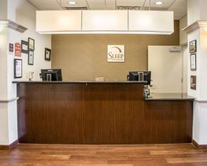 una vista de una zona de espera en una oficina dental en Sleep Inn & Suites Medical Center, en Shreveport