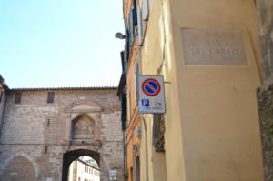 an alley with a sign on the side of a building at Appartamento via del Grillo 8 in Perugia