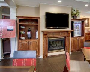 A television and/or entertainment centre at Comfort Inn West Monroe near Sports & Events Center