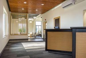 Posezení v ubytování Quality Inn & Suites Clackamas - Portland