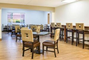 Restaurace v ubytování Quality Inn & Suites Clackamas - Portland