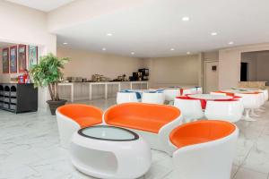 Gallery image of Clarion Inn & Suites Kissimmee-Lake Buena Vista South in Kissimmee