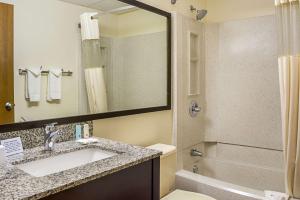 Koupelna v ubytování Quality Inn & Suites Clackamas - Portland