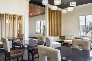 Posezení v ubytování Quality Inn & Suites Clackamas - Portland
