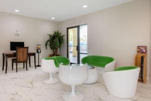 Gallery image of Clarion Inn & Suites Kissimmee-Lake Buena Vista South in Kissimmee