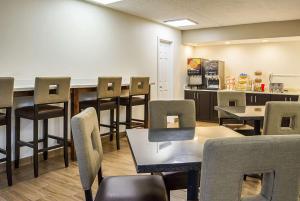Restaurace v ubytování Quality Inn & Suites Clackamas - Portland