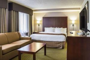 Postel nebo postele na pokoji v ubytování Quality Inn & Suites Clackamas - Portland