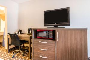 
A television and/or entertainment centre at Econo Lodge Orlando Airport
