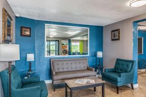 Posezení v ubytování Quality Inn I-10 East near Frost Bank Center