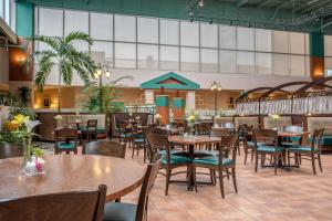 Restorāns vai citas vietas, kur ieturēt maltīti, naktsmītnē Quality Hotel Conference Center Cincinnati Blue Ash