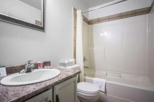 Koupelna v ubytování Econo Lodge