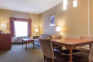 Afbeelding uit fotogalerij van Quality Inn & Suites in Hawkesbury