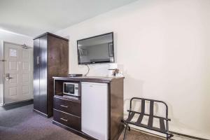Kuchyň nebo kuchyňský kout v ubytování Econo Lodge