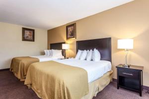 A bed or beds in a room at Quality Inn Merritt