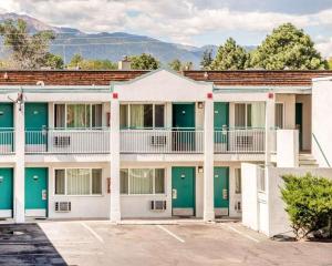 Afbeelding uit fotogalerij van Econo Lodge Downtown in Colorado Springs