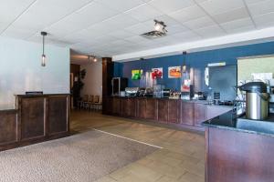 Příslušenství pro přípravu čaje a kávy v ubytování Quality Hotel & Suites