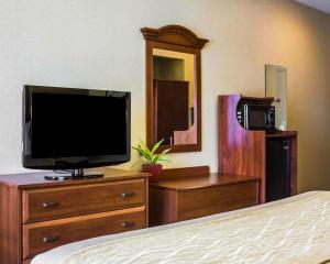 a bedroom with a bed and a flat screen tv at Comfort Inn Guilford near I-95 in Guilford
