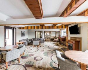 TV a/nebo společenská místnost v ubytování Quality Inn Pagosa Springs