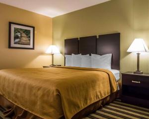 
Ein Bett oder Betten in einem Zimmer der Unterkunft Quality Inn East Haven - New Haven
