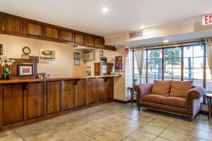 a living room with a chair and a counter at Econo Lodge Milldale - Southington in Plantsville