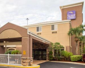 a hotel with a sign that reads star inn at Sleep Inn -Daytona Beach I-95 Exit 268 in Ormond Beach