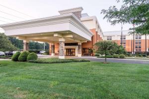 a large office building with a lawn in front of it at Comfort Inn & Suites Newark - Wilmington in Newark