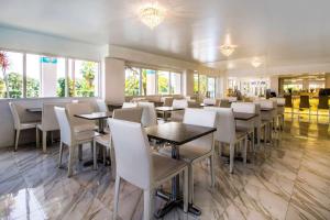 Quality Inn Clermont West Kissimmee餐厅或其他用餐的地方