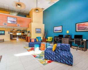 a lobby of a hospital with chairs and a desk at Comfort Suites Tampa - Brandon in Tampa