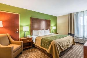En eller flere senger på et rom på Comfort Inn & Suites Panama City Mall