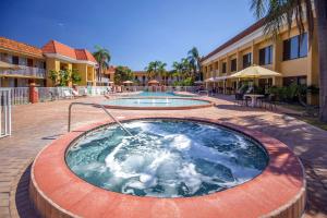 a hot tub in a courtyard next to a building at Quality Inn & Suites Conference Center in New Port Richey