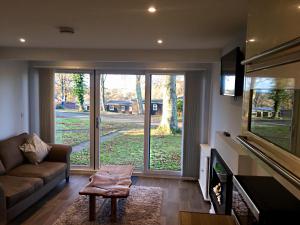 a living room with a couch and a fireplace at Cozy Snowdonia Chalet in Caernarfon
