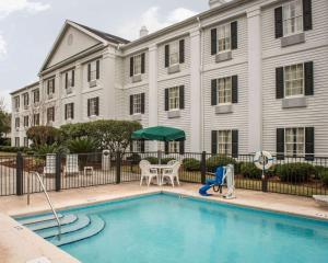 a swimming pool in front of a building at Quality Inn Lake City in Lake City