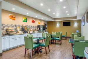 a restaurant with tables and chairs and a counter at Quality Inn & Suites Union City - Atlanta South in Union City