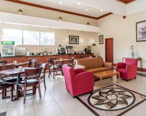 a restaurant with tables and chairs and a bar at Quality Inn & Suites in Cartersville