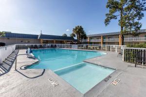 a large swimming pool in front of a building at Quality Inn & Suites Conference Center Thomasville in Thomasville